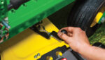 Cortador de relva com raio de viragem zero John Deere Z335E - Image 3