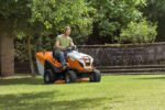 Trator de relva Stihl RT 6127 ZL Série 6 – largura de corte de 125 cm, transmissão hidrostática - Image 3