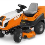 Trator de relva Stihl RT 6112 ZL Série 6 – largura de corte de 110 cm, transmissão hidrostática
