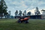 Cortador de relva com assento Husqvarna Rider 216T AWD sem plataforma de corte - Image 5