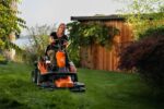 Cortador de relva Husqvarna R 200iX AWD Accu Rider sem plataforma de corte e carregador de bateria - Image 4