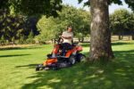 Cortador de relva autopropelido Husqvarna R 316TSX AWD de 13,2 cv sem cárter - Image 2