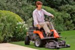 Cortador de relva com assento Husqvarna R 112C com plataforma de corte de 11,4 CV – 85 cm - Image 2