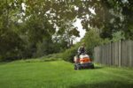 Cortador de relva com assento HUSQVARNA TC 220T, com 2 cilindros e saco de recolha, 19,5 CV – 108 cm - Image 6
