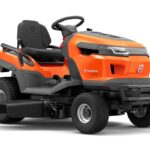 Cortador de relva com assento Husqvarna TS 220T de 2 cilindros com descarga lateral, 19,5 CV – 108 cm