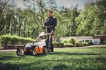 Cortador de relva a bateria STIHL RMA 765 V com bateria de mochila AR 2000 L - Image 8