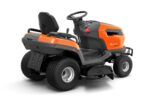 Cortador de relva com assento Husqvarna TS 220T de 2 cilindros com descarga lateral, 19,5 CV – 108 cm - Image 3