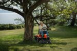 Cortador de relva Husqvarna R 112IC com bateria para utilizador, 85 cm - Image 5
